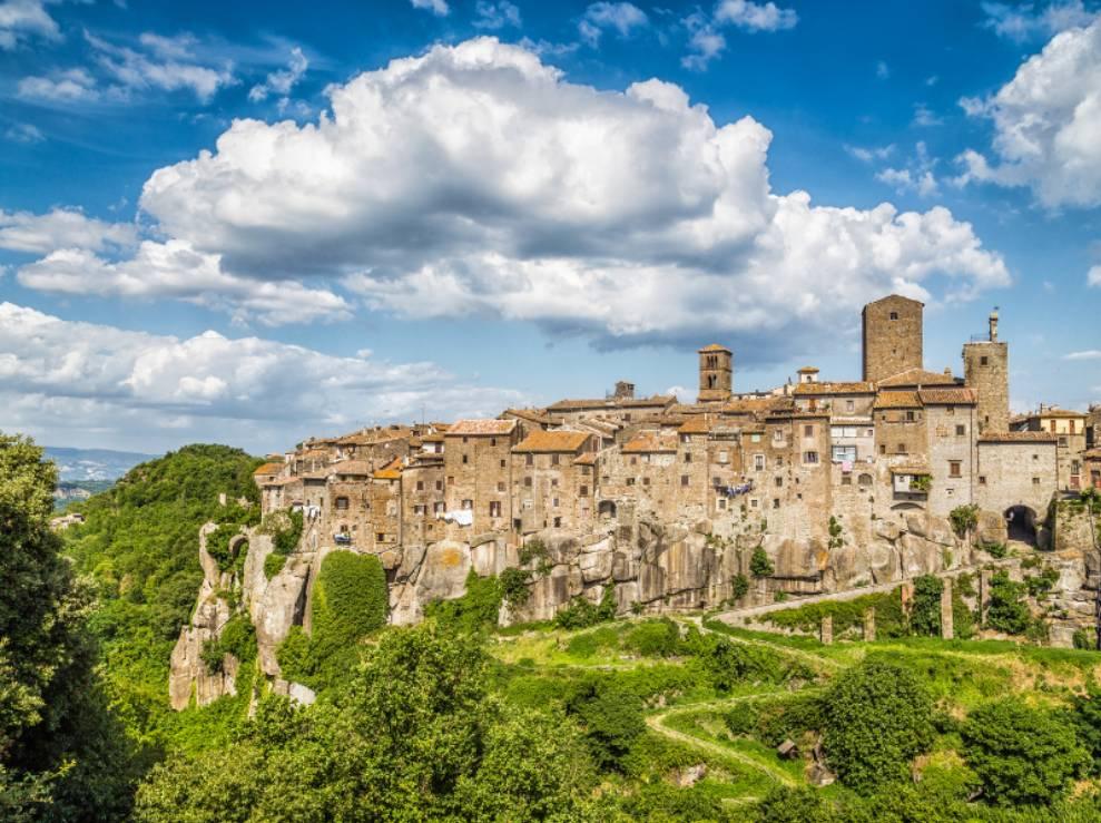 La Tuscia: Lago di Bolsena, Civita di Bagnoregio, Viterbo, Tarquinia, Tuscania