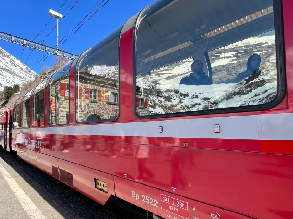 Bernina Express in carrozze panoramiche con pranzo a St. Moritz